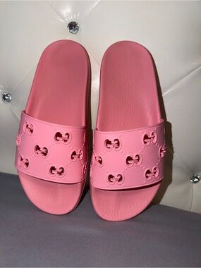 Gucci Pink Slide Sandals 🎀✨